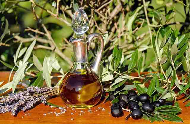 Une bouteille d'huile d'olive
